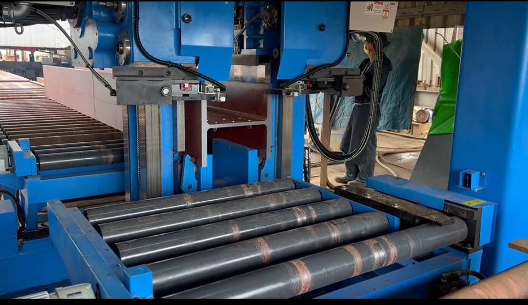 THB-1055N, H-beam scallop and beveling machine